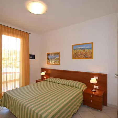 Coastal Escape Modern Flat With Wi-fi Apartment
